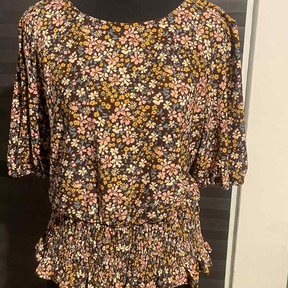 AUW WOMEN'S BROWN FLOWERED BLOUSE WITH BARE‎ BACK SHORT SLEEVE SIZE LARGE - Picture 1 of 5